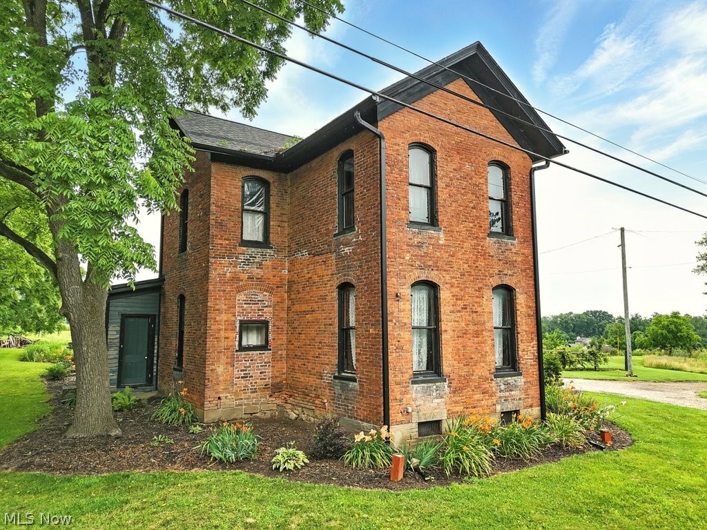 7298 Akron Road Sterling OH 44276