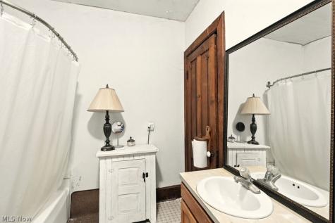7298 Akron Road Sterling OH 44276
