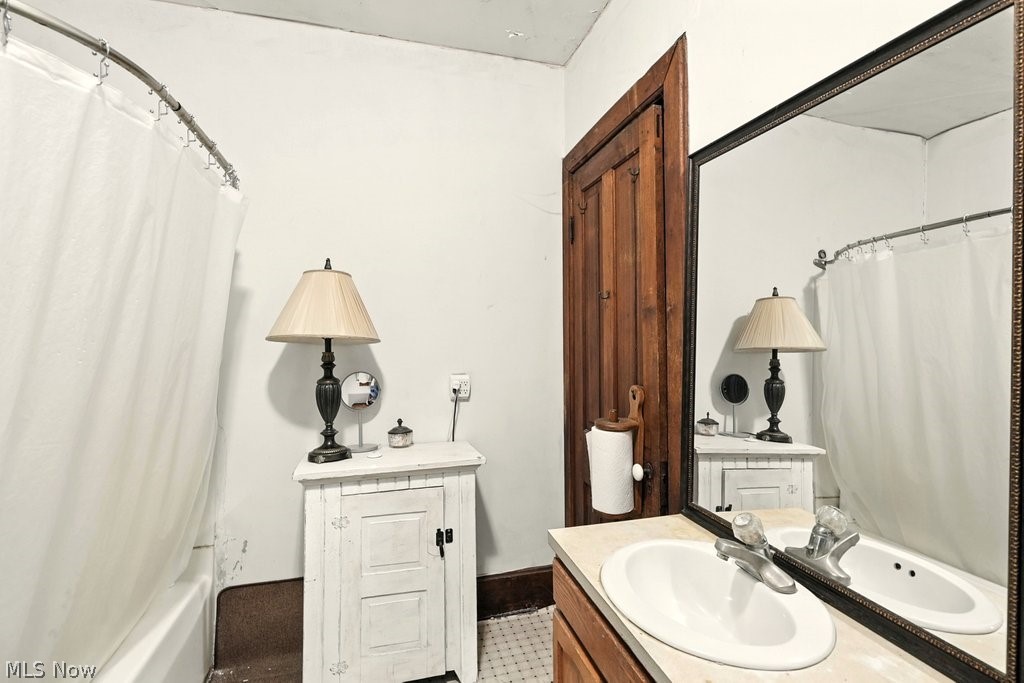 7298 Akron Road Sterling OH 44276
