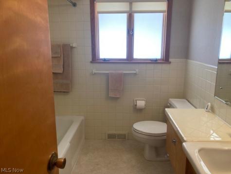 4512 Sheraton Drive Parma OH 44134