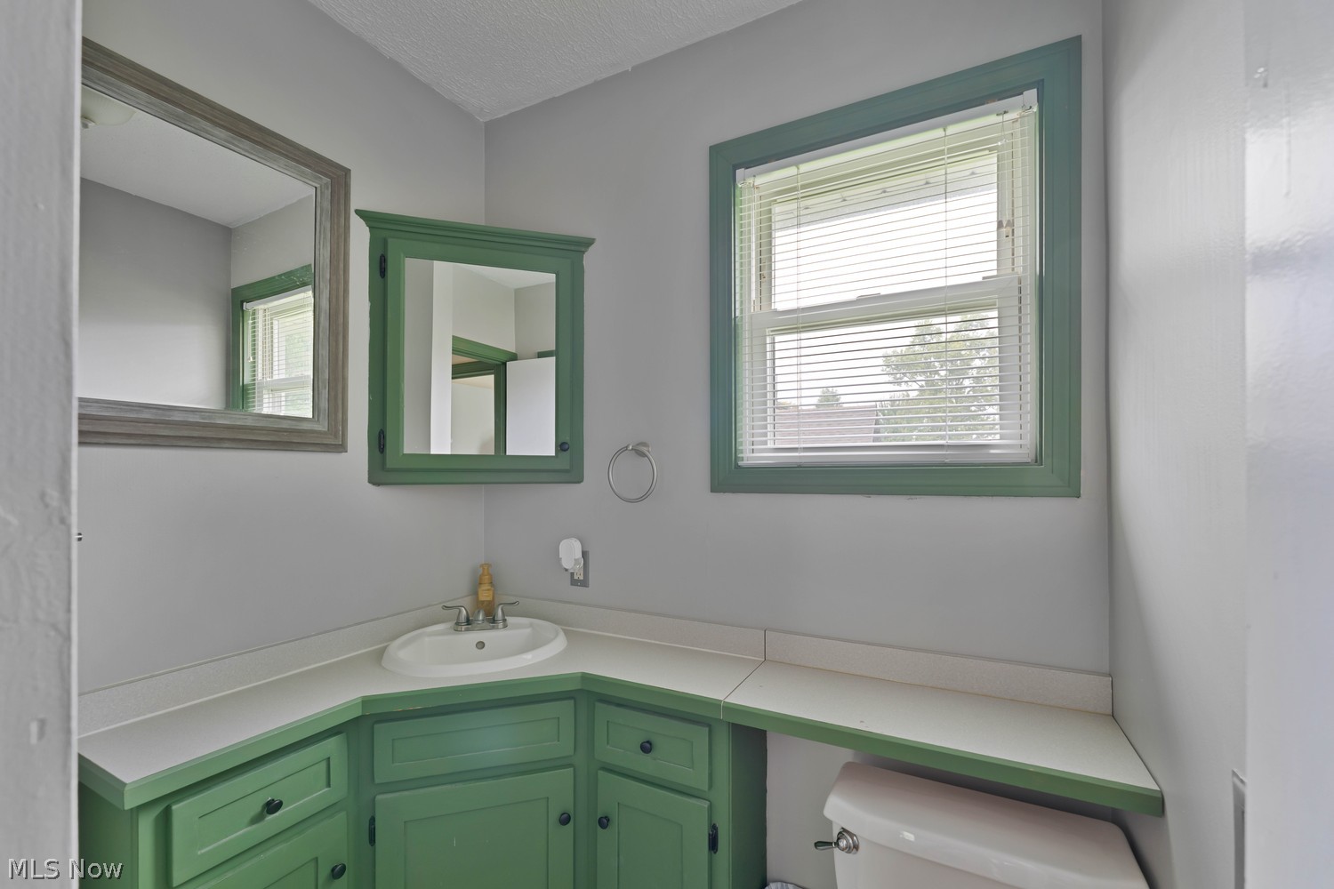 137 5th Avenue Hubbard OH 44425
