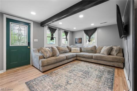5434 Clay Street Louisville OH 44641
