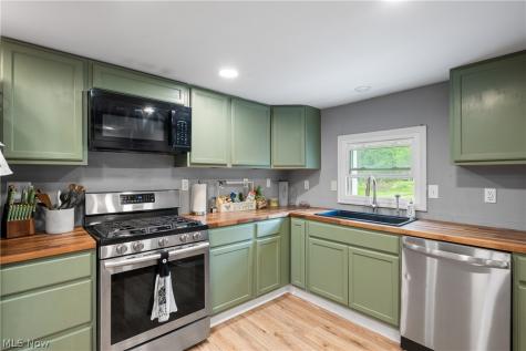 5434 Clay Street Louisville OH 44641