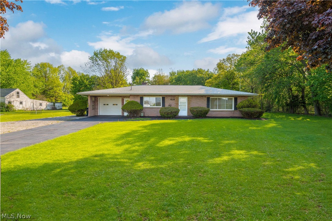 3719 Long Avon OH 44011