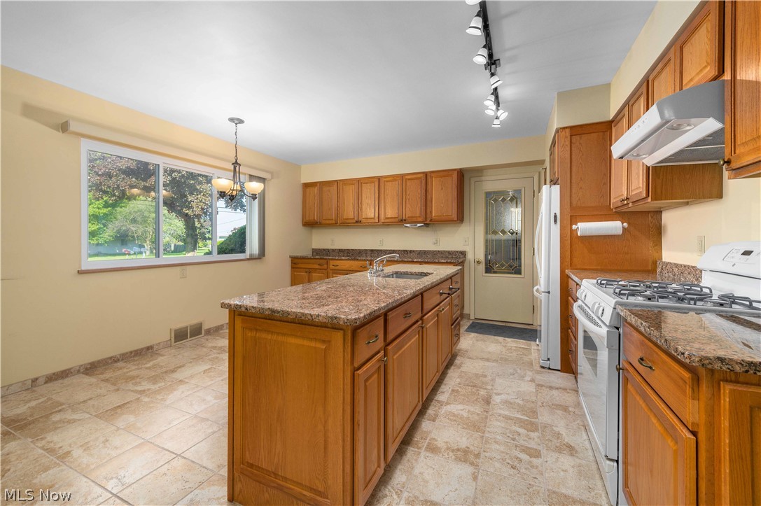 3719 Long Avon OH 44011