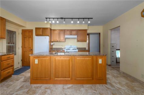 3719 Long Avon OH 44011