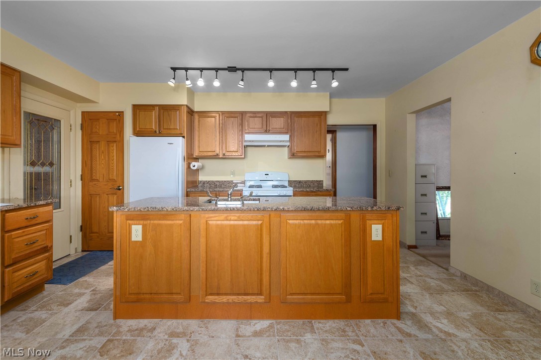 3719 Long Avon OH 44011