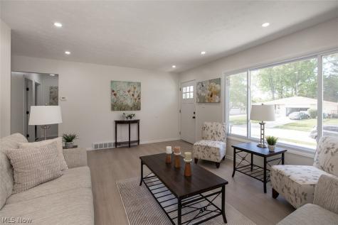 14936 Janice Drive Maple Heights OH 44137
