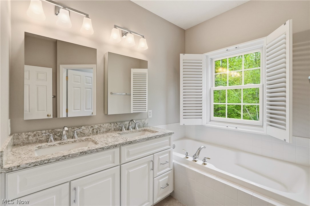 815 Centerville Trail Aurora OH 44202