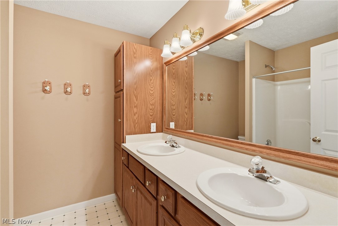 815 Centerville Trail Aurora OH 44202
