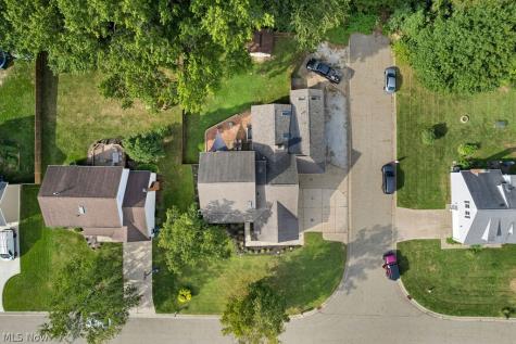 3597 Stratavon Drive NW North Canton OH 44720