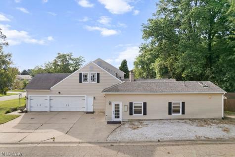 3597 Stratavon Drive NW North Canton OH 44720