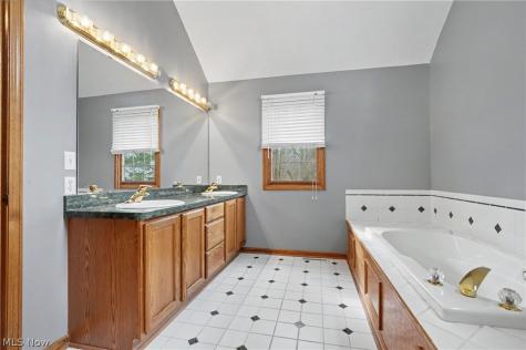 9498 Andrew Drive Twinsburg OH 44087