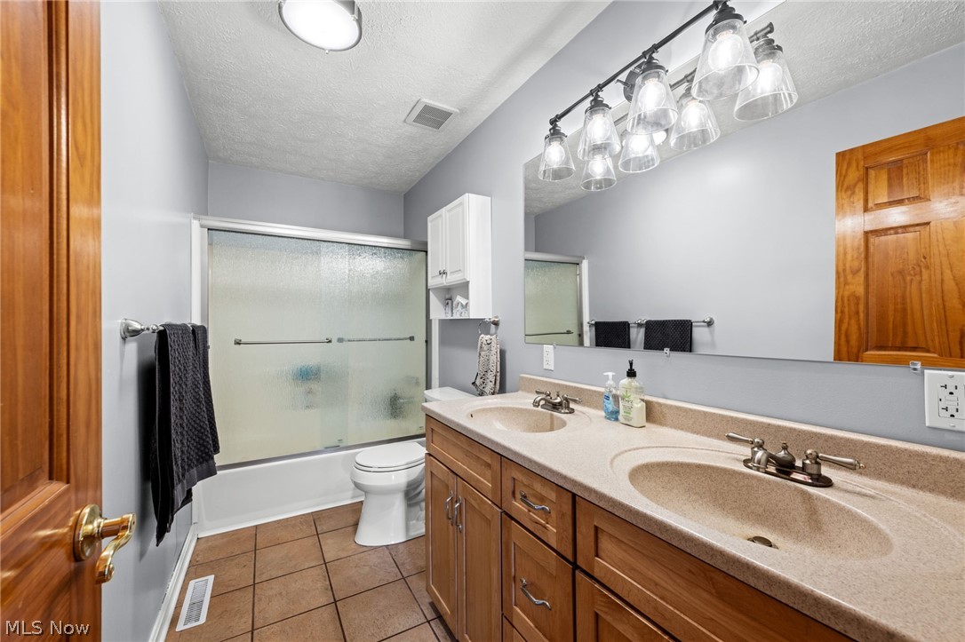 2837 Mahan Denman Road NW Bristolville OH 44402