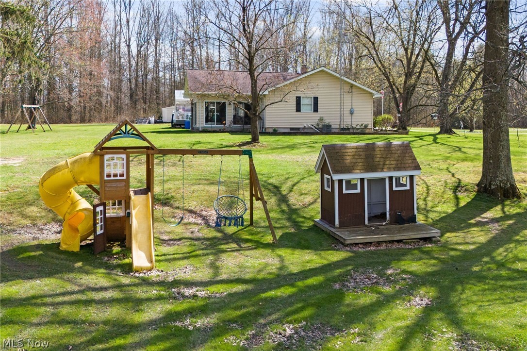 2837 Mahan Denman Road NW Bristolville OH 44402