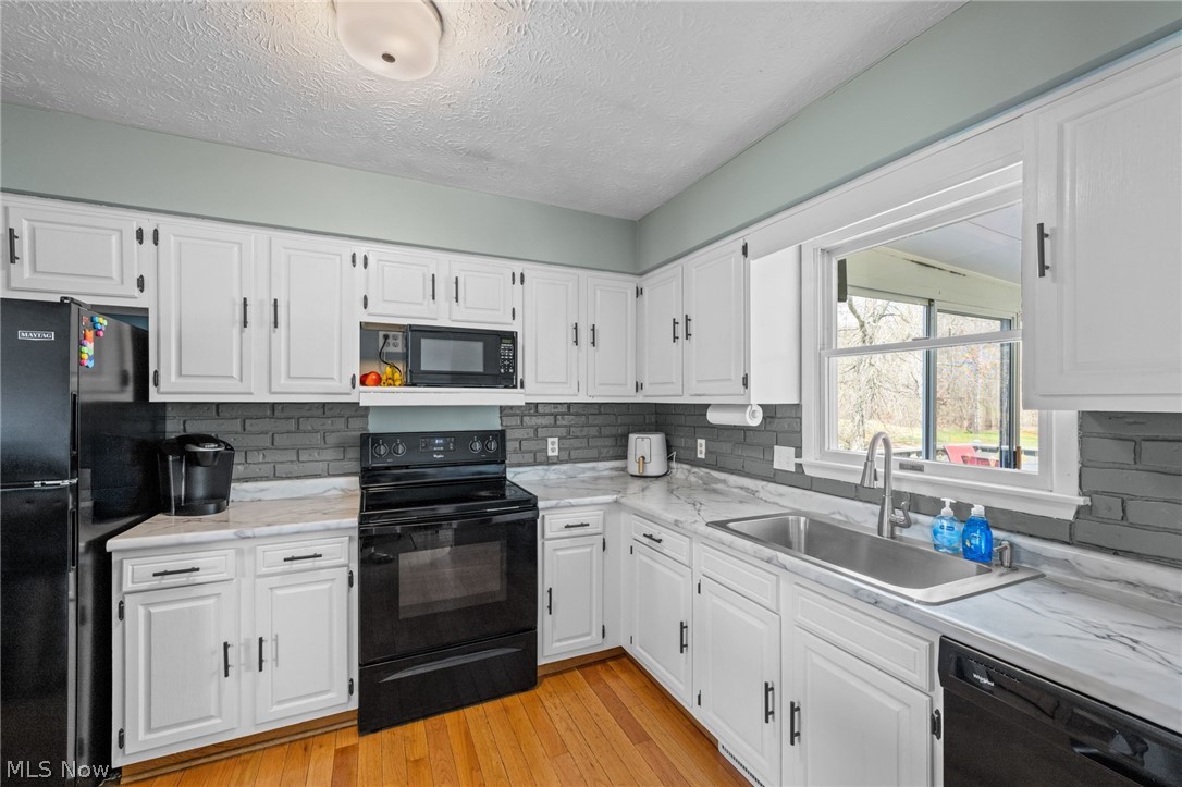2837 Mahan Denman Road NW Bristolville OH 44402