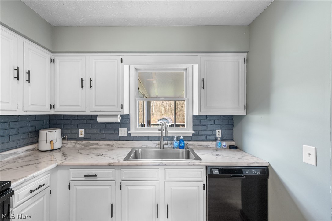 2837 Mahan Denman Road NW Bristolville OH 44402