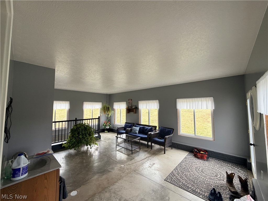 21252 Oxford Road Salesville OH 43773