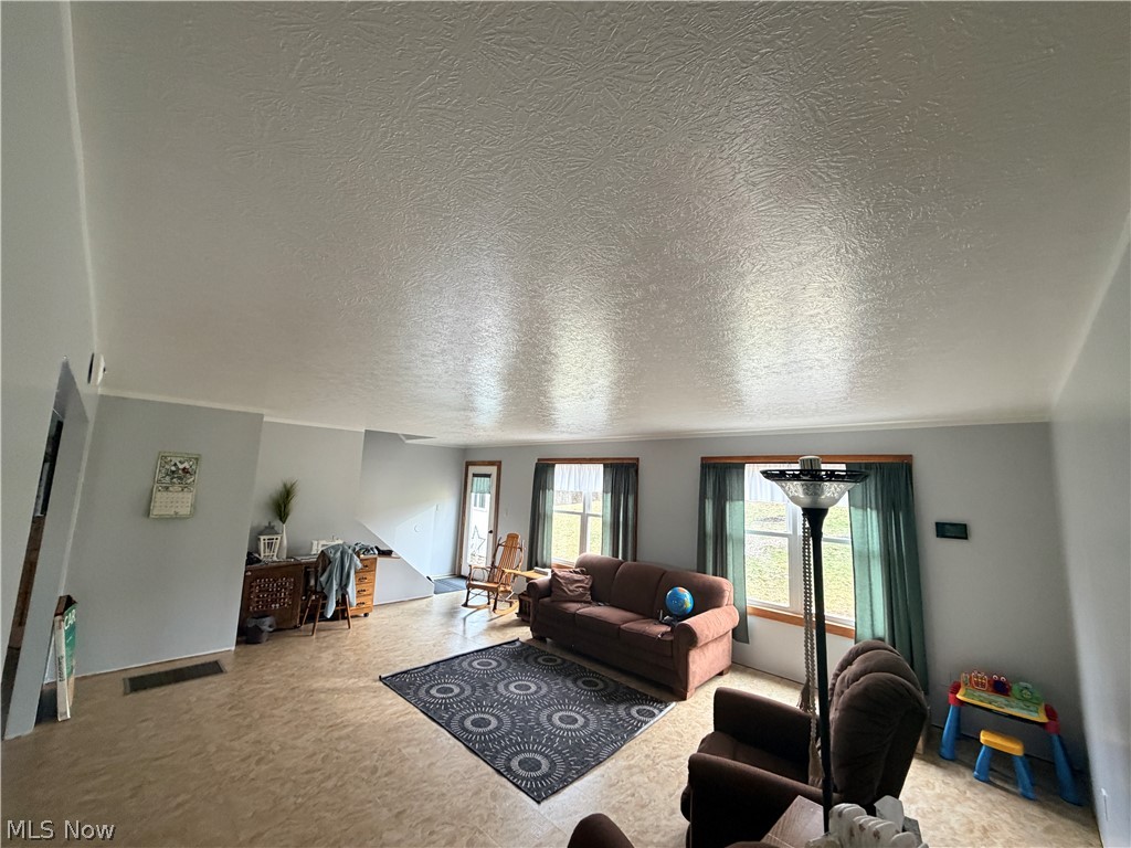 21252 Oxford Road Salesville OH 43773