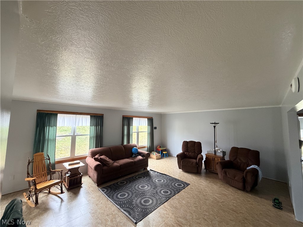 21252 Oxford Road Salesville OH 43773