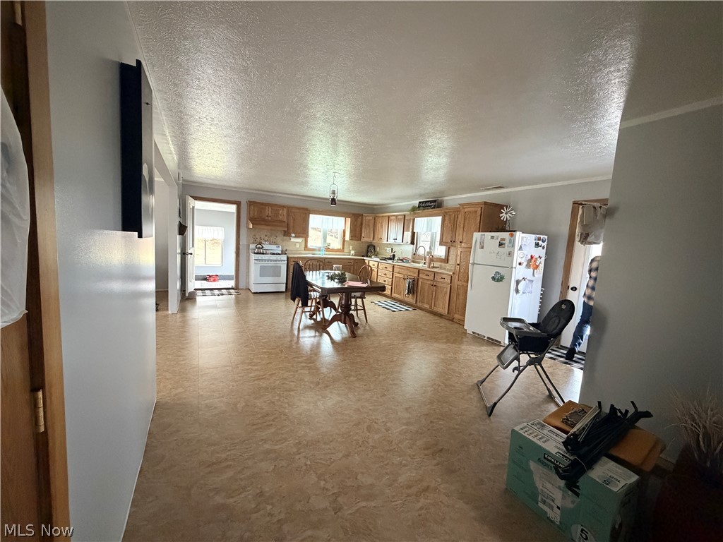 21252 Oxford Road Salesville OH 43773