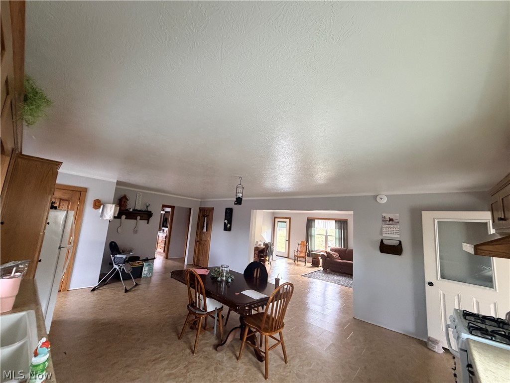 21252 Oxford Road Salesville OH 43773