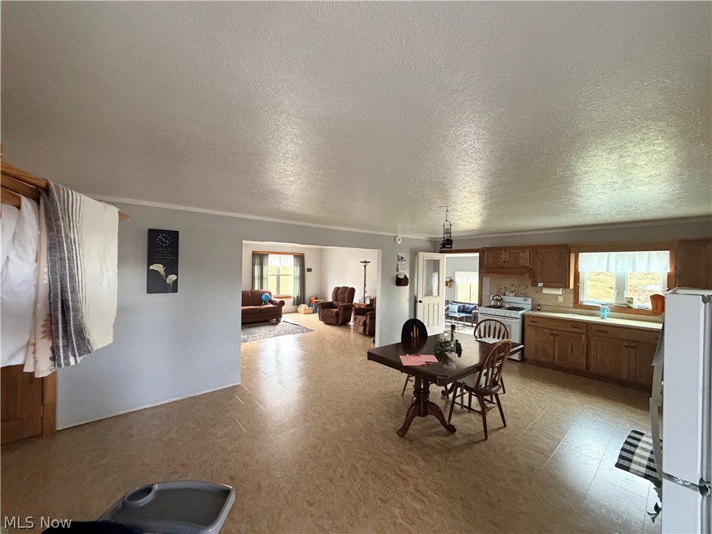 21252 Oxford Road Salesville OH 43773
