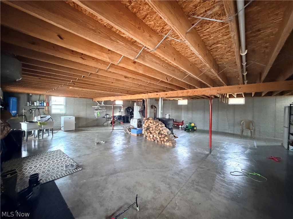 21252 Oxford Road Salesville OH 43773