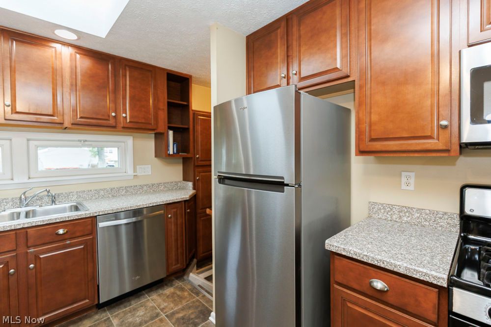 918 Sherwood Drive Elyria OH 44035
