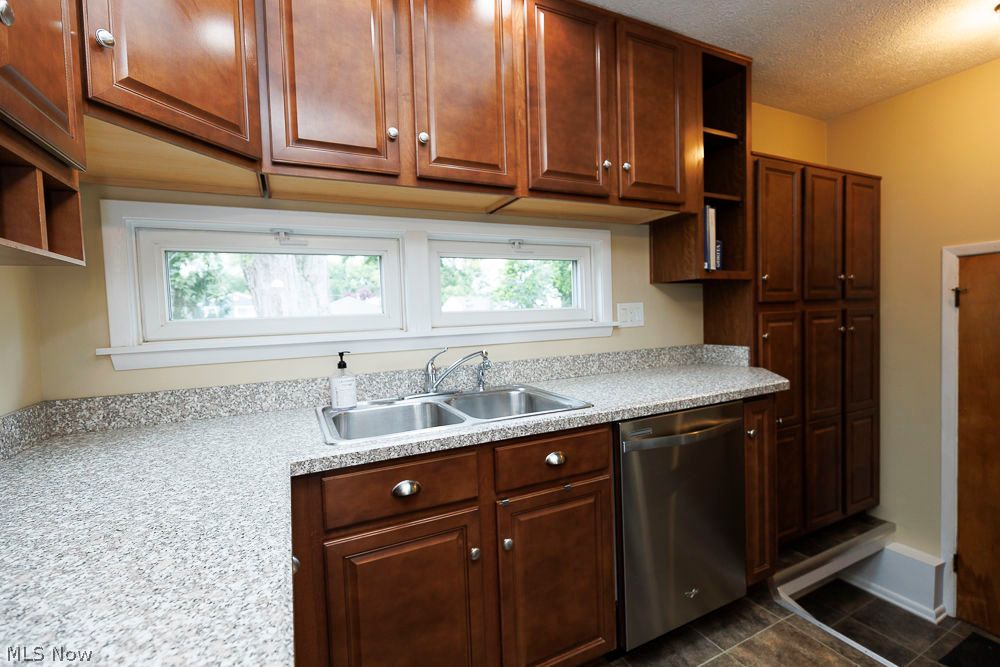 918 Sherwood Drive Elyria OH 44035