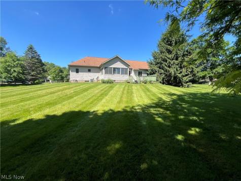 4524 Leawood Drive NE Canton OH 44714