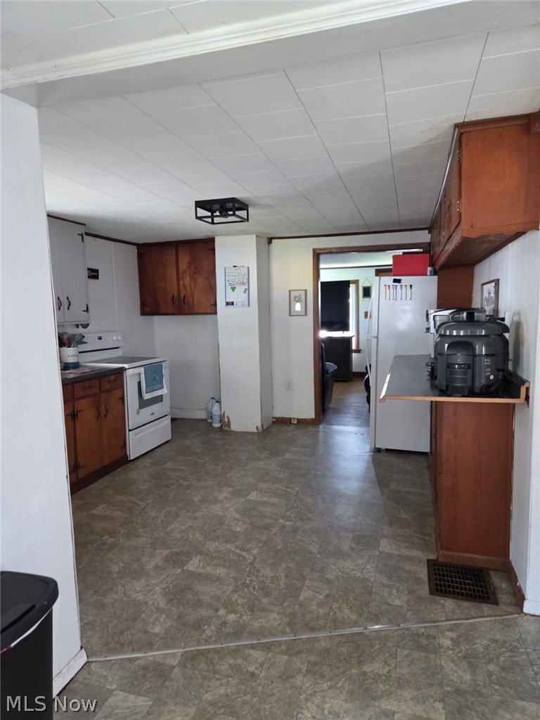 1118 S 6th Street Coshocton OH 43812