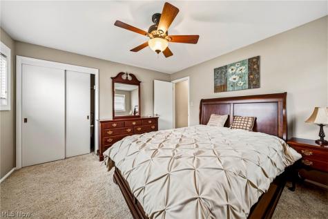 5117 Thornbury Road Lyndhurst OH 44124