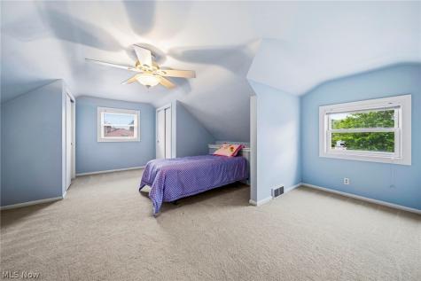 5117 Thornbury Road Lyndhurst OH 44124