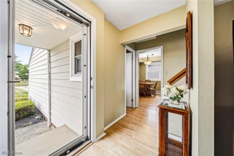 5117 Thornbury Road Lyndhurst OH 44124