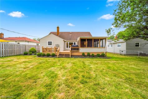 5117 Thornbury Road Lyndhurst OH 44124