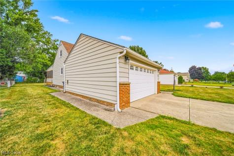 5117 Thornbury Road Lyndhurst OH 44124