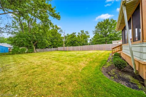 5117 Thornbury Road Lyndhurst OH 44124