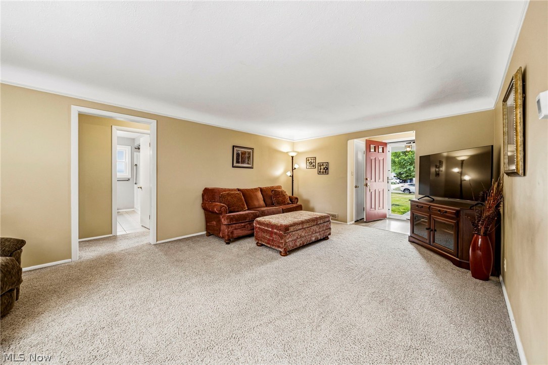 5117 Thornbury Road Lyndhurst OH 44124