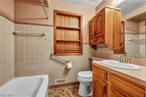 2218 Larchmont Drive Wickliffe OH 44092