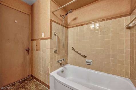 2218 Larchmont Drive Wickliffe OH 44092