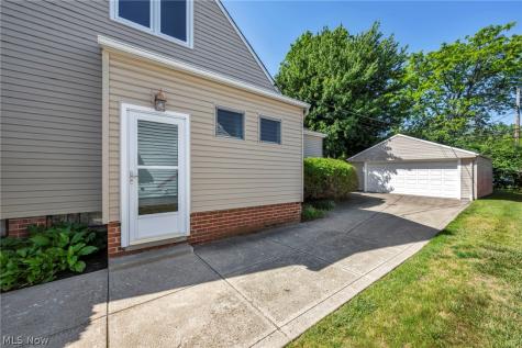 2218 Larchmont Drive Wickliffe OH 44092