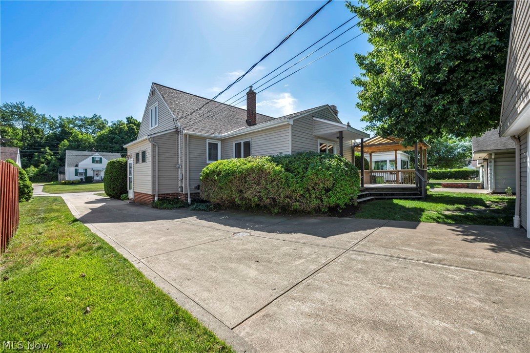 2218 Larchmont Drive Wickliffe OH 44092