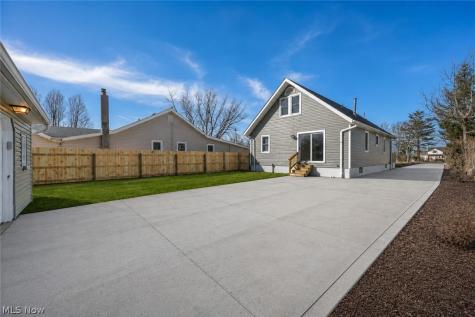 33418 Lake Shore Boulevard Willowick OH 44095