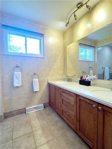 17051 Hunting Meadows Drive Strongsville OH 44136