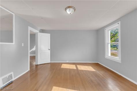 6706 Lawn Avenue Cleveland OH 44102