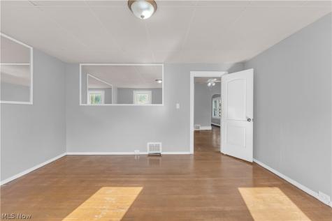 6706 Lawn Avenue Cleveland OH 44102