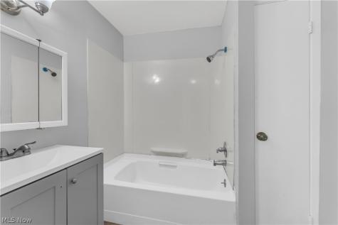 6706 Lawn Avenue Cleveland OH 44102