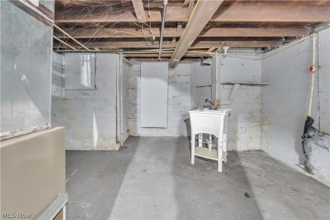 6706 Lawn Avenue Cleveland OH 44102