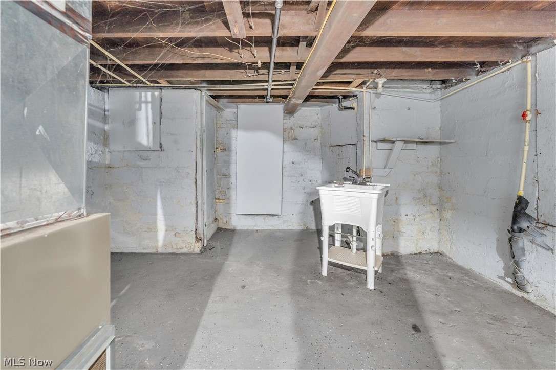 6706 Lawn Avenue Cleveland OH 44102
